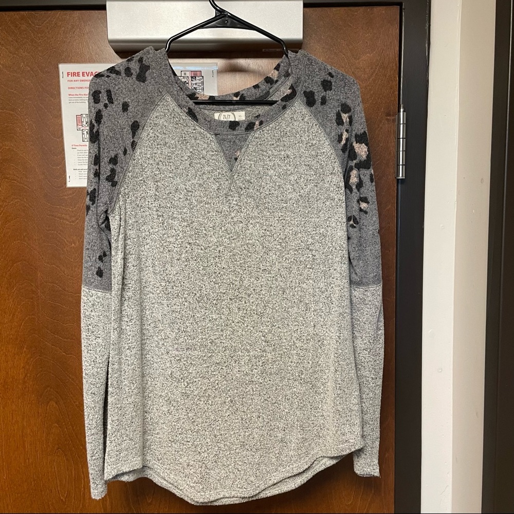 Like New Maurice’s Grey and Pink Cheetah Long Sleeve